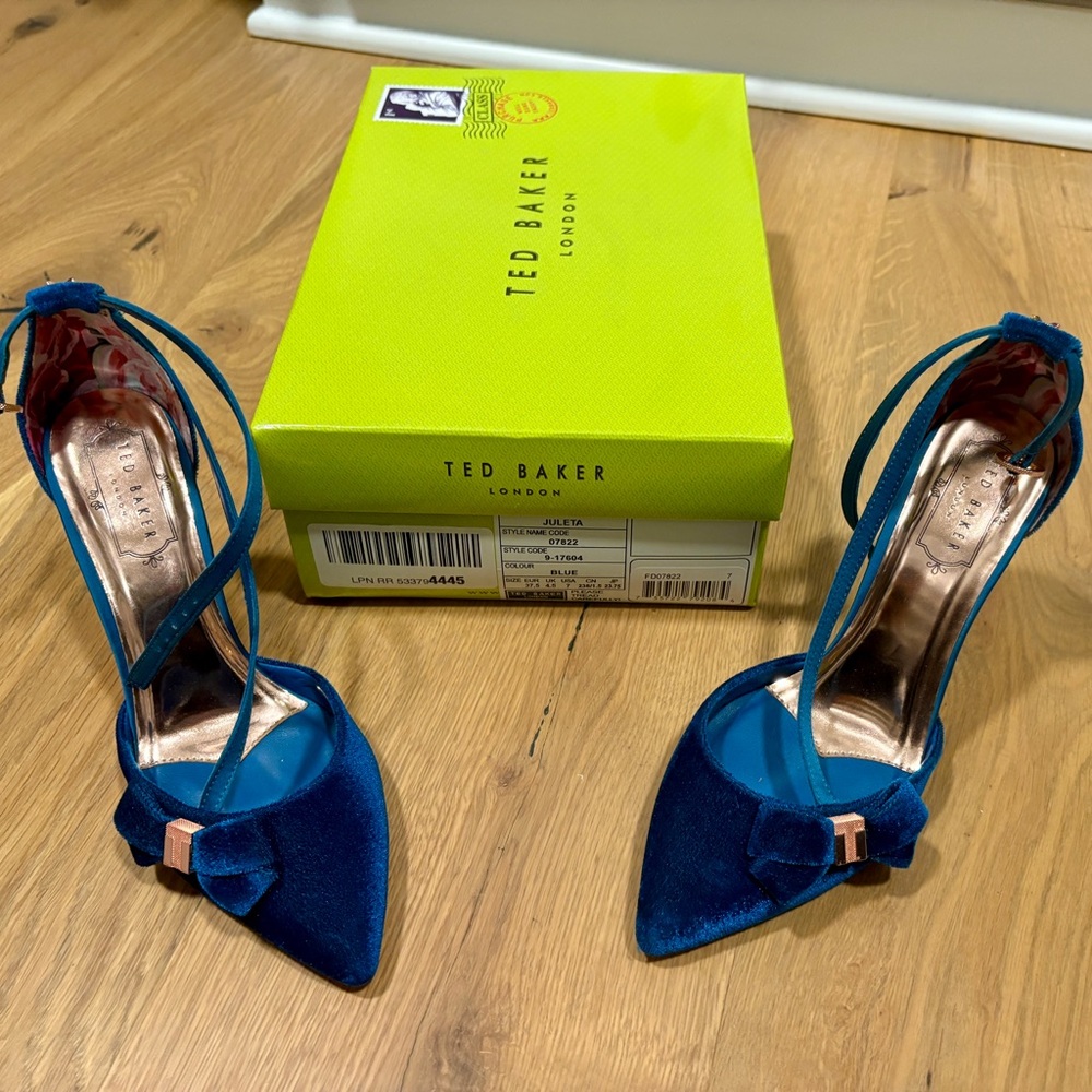 Ted Baker Blue Heels Sleek Design